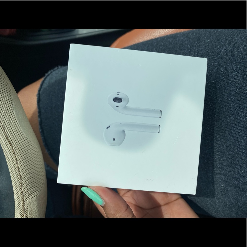Apple AirPods Wireless Bluetooth Headphones (2nd Generation) with Charging Case